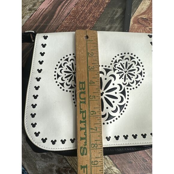 Disney Parks Vera Bradley Lazer Cut Mickey Mouse Icon Crossbody Bag Black +White - Picture 16 of 16
